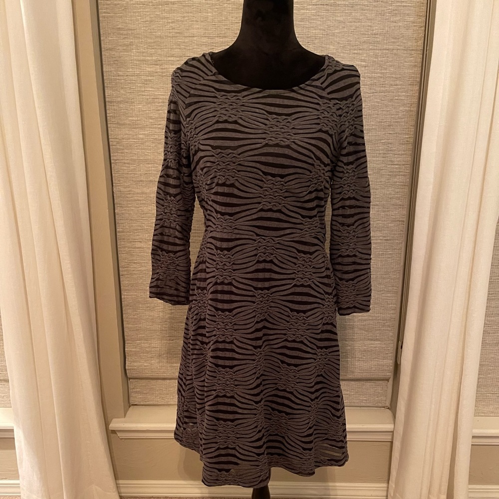 eci Black & Gray Patterned Dress with Side Zipper